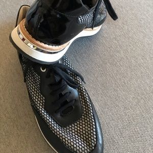 Aquatalia NWOT Nanette sneakers